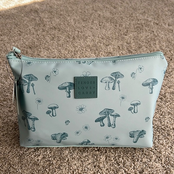 Tender Love + Carry Teal Fungi/Mushroom/Daisy/Flower Bathroom Bag Weekender - Picture 1 of 8